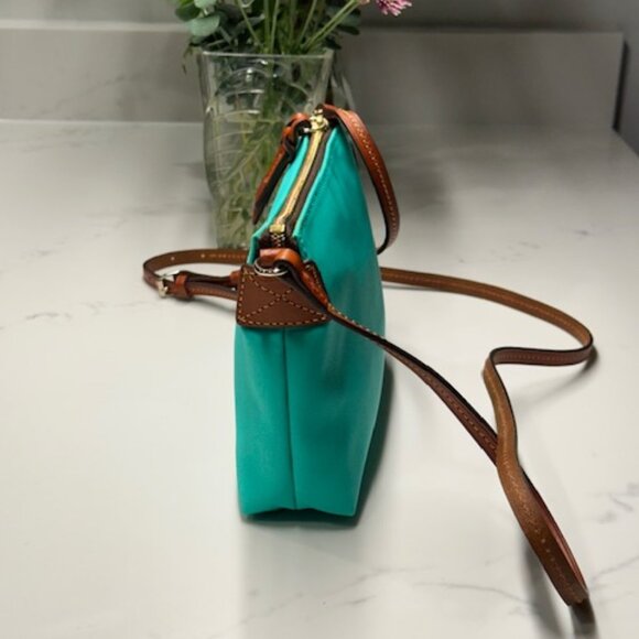 Dooney & Bourke Crossbody Pouchette Shoulder Bag Green Nylon and Leather NWOT - Picture 5 of 15